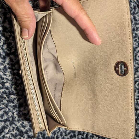 Michael Kors Rivington Stud Large Leather Wallet cement & Silver Hardware NWT - Picture 6 of 16